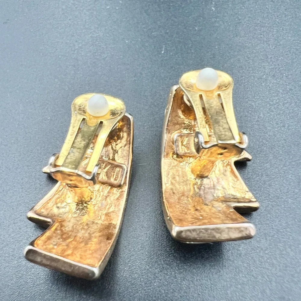 KOKO Vintage Black White Enamel Gold Tone Geometric Clip On Earrings Small Retro